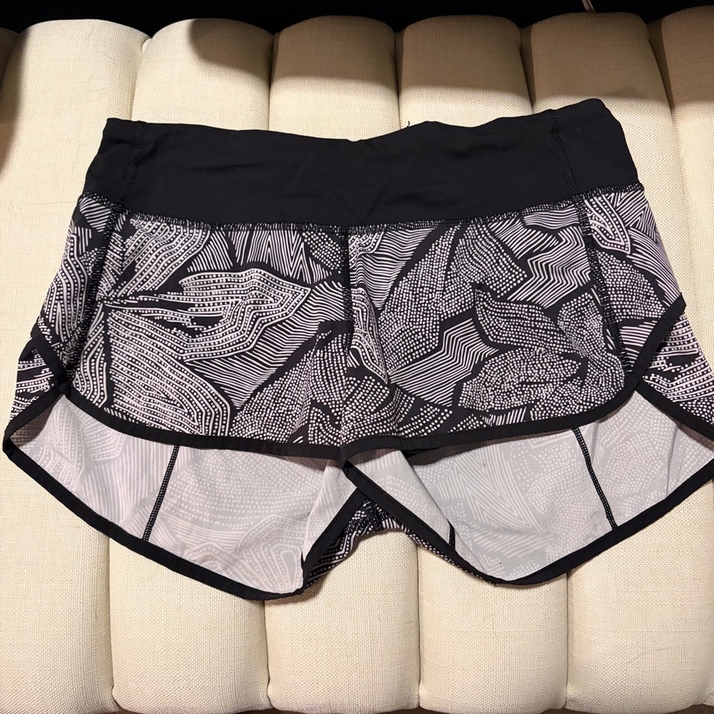 Lululemon black/white shorts size 4